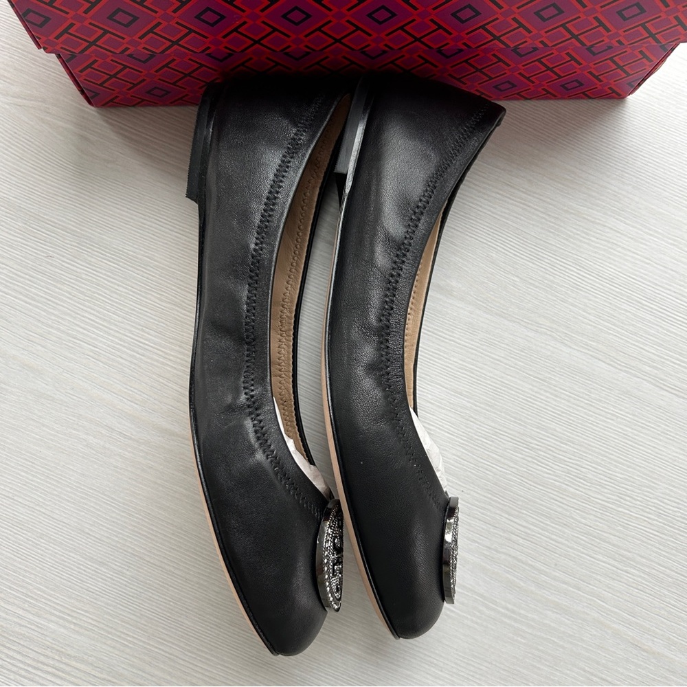 NIB Tory Burch "Liana" Genuine Leather Ballet Flat Black, Crystal T Logo Sz 7.5M - Picture 6 of 9